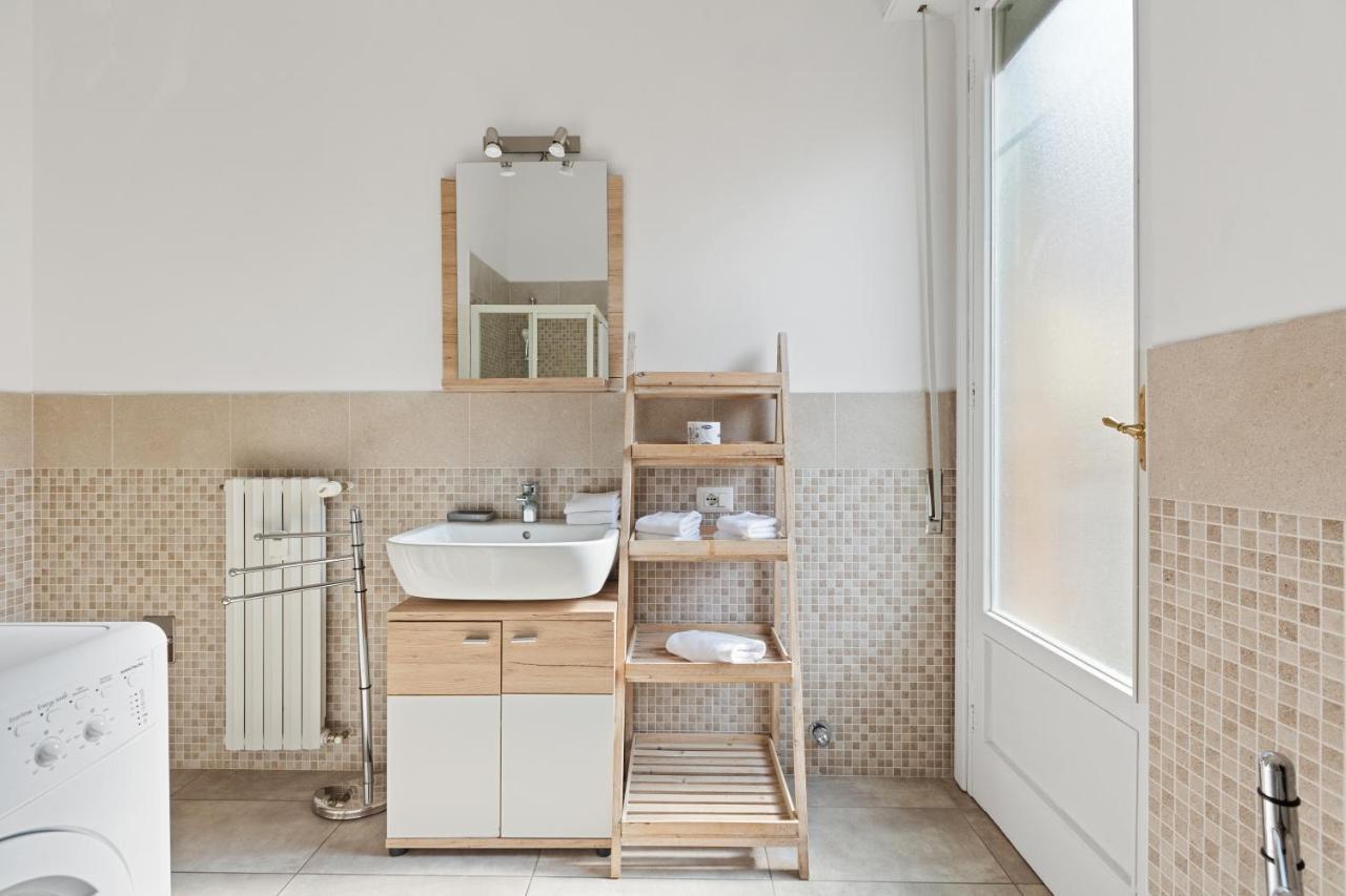 Roomy Apartment Duomo & San Babila Milano Exterior foto