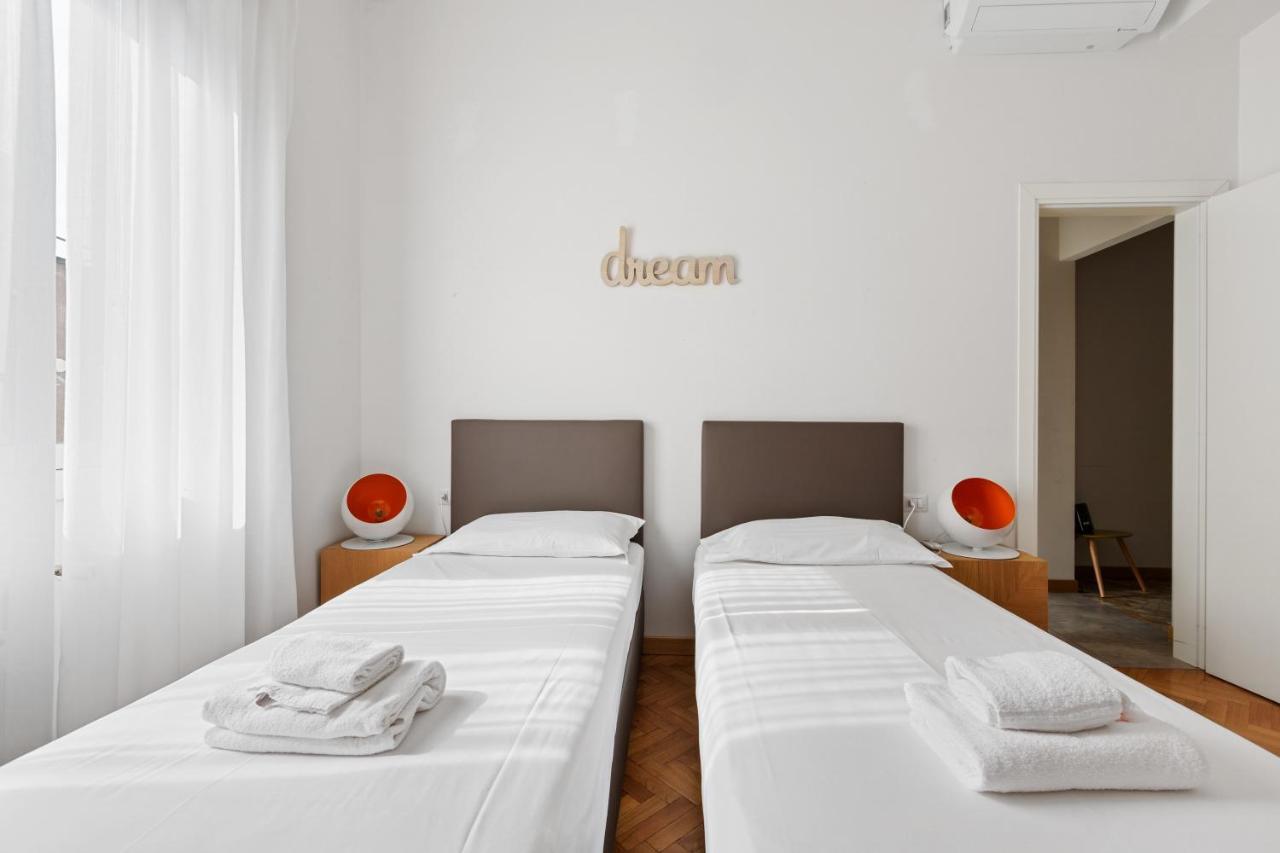 Roomy Apartment Duomo & San Babila Milano Exterior foto