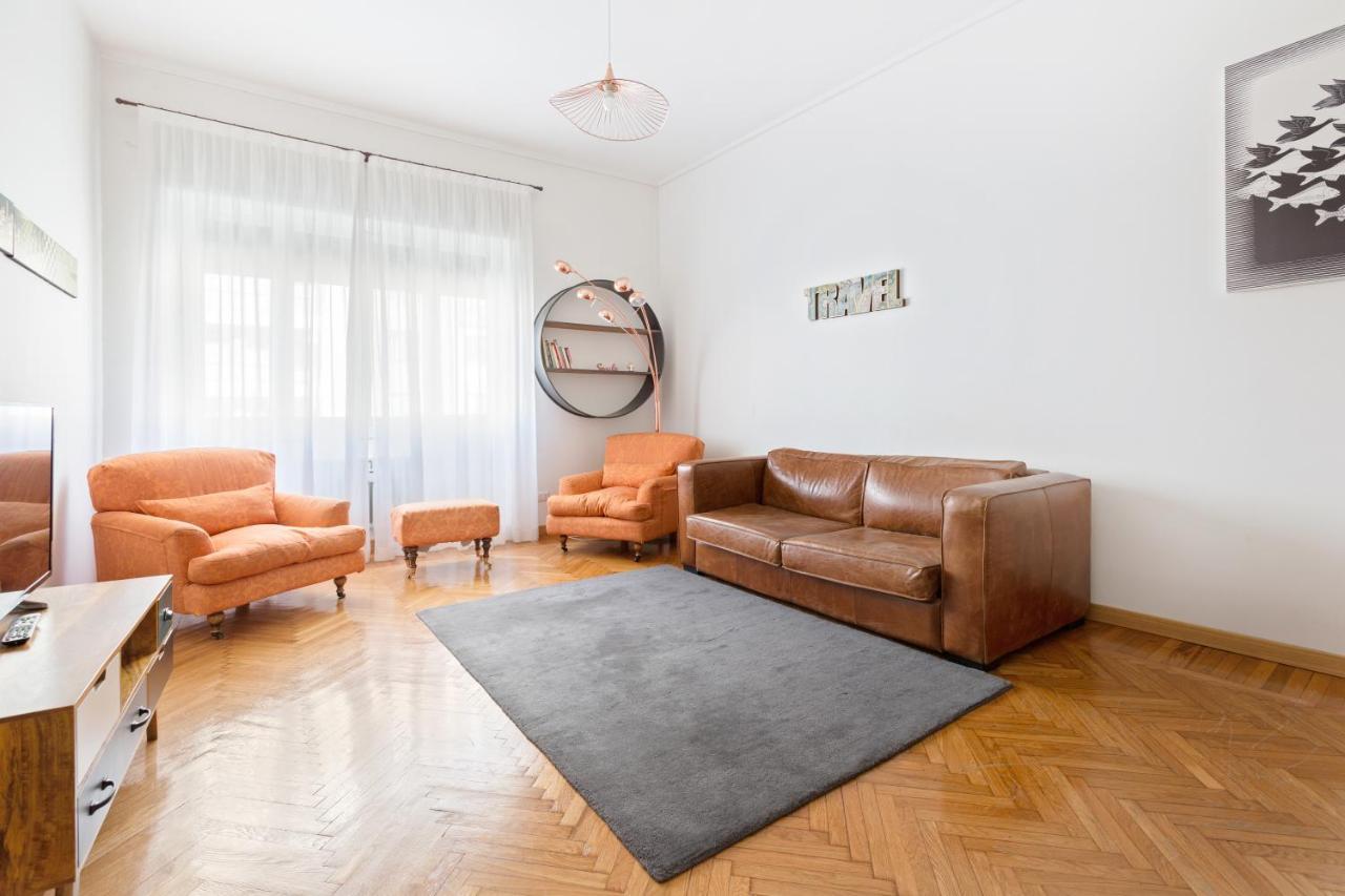 Roomy Apartment Duomo & San Babila Milano Exterior foto